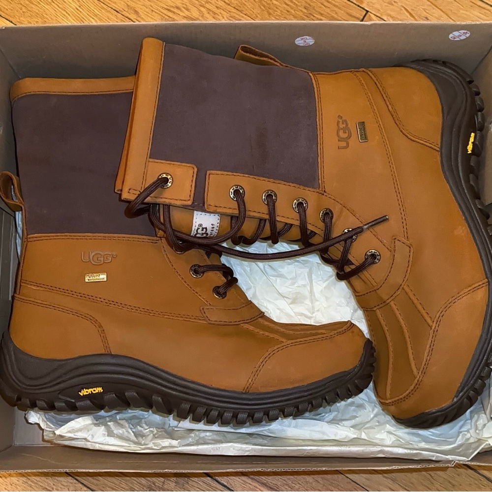 UGG Tan & Dark Brown Lace-Up Winter Boots | ADIRONDACK BOOT
II LUXE QUILT